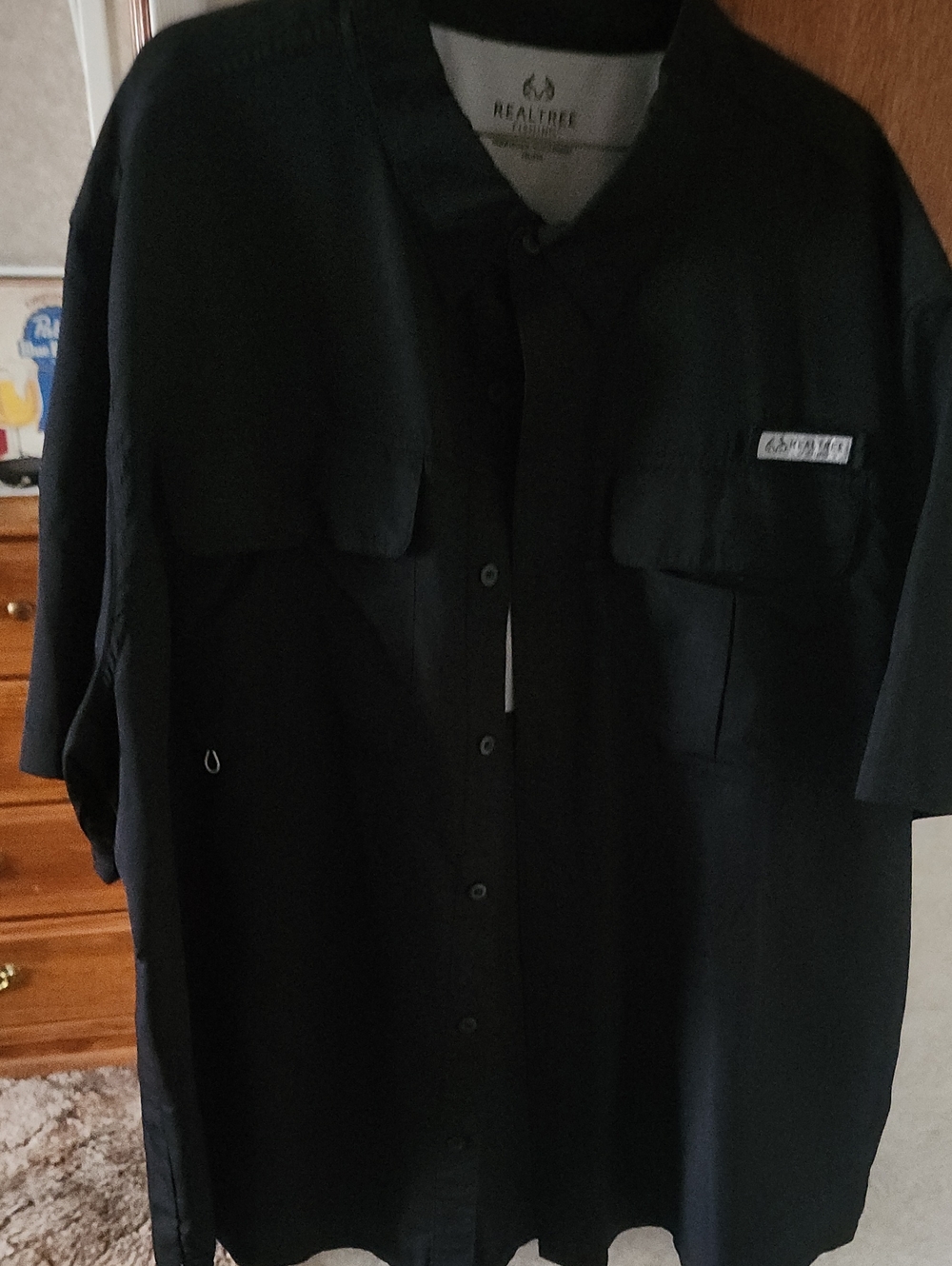 Men's 2XL Realtree Black Short Sleeve Button-Up Fishing Shirt. List# 4